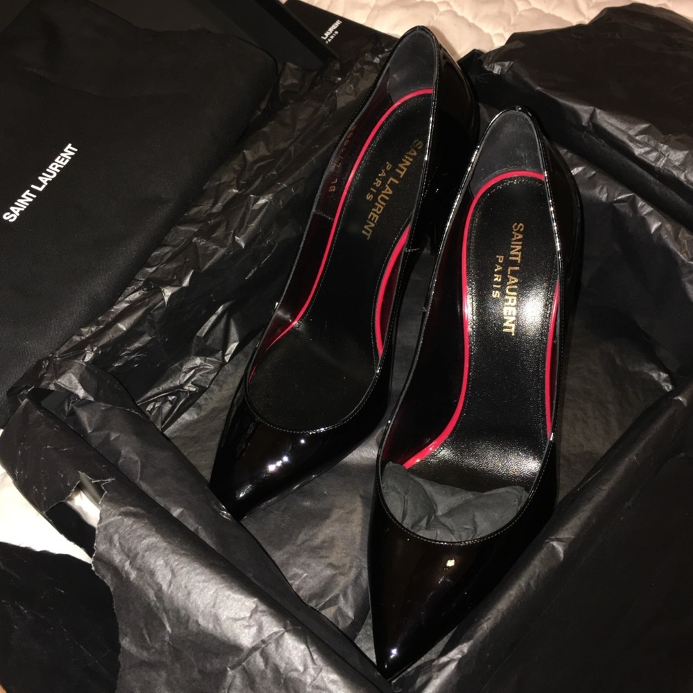 Saint Laurent Anja Pointy Toe Pump